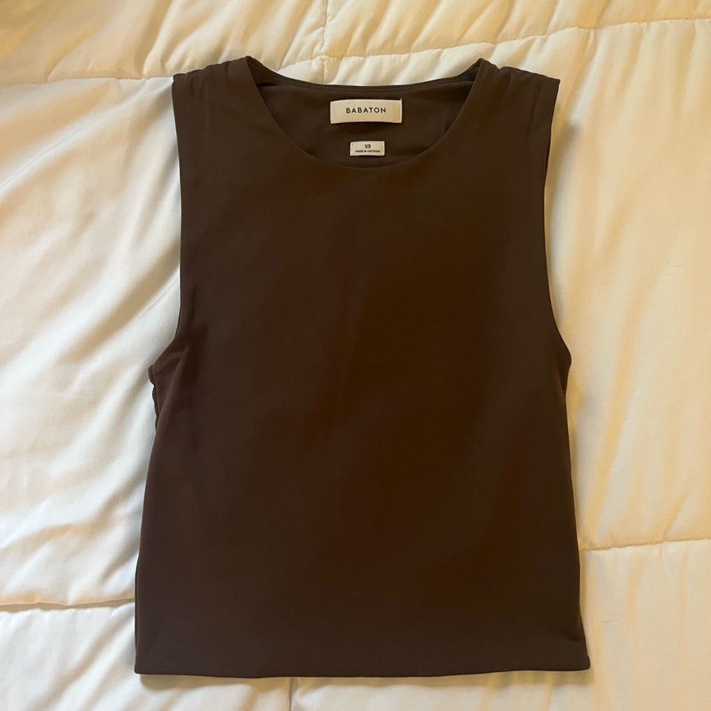 BABTON BROWN CONTOUR MUSCLE TANK BARELY WORN